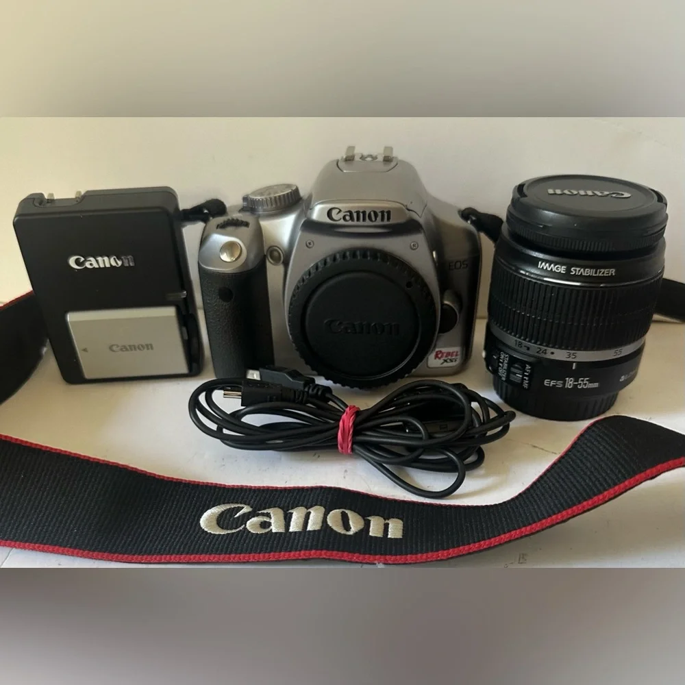 Canon EOS Rebel XSi DS126181 12.2 MP Digital SLR CMOS Camera w/ 18-55mm Lens